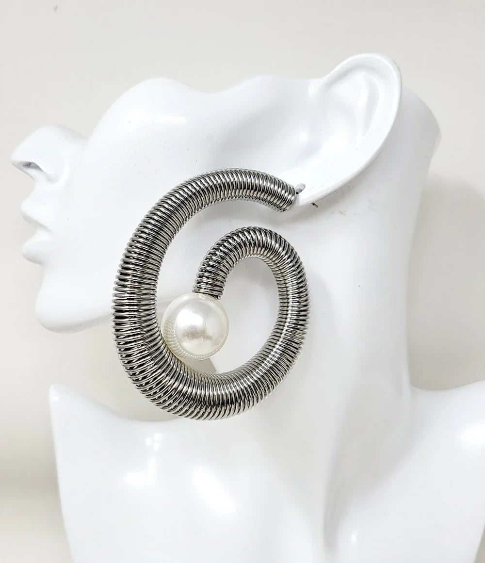 Silver Spring Coiled Pearl Pierced Earrings