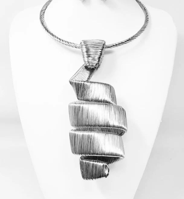 “Swirl Girl” Silver Metal Swirled Wire Pendant Necklace Set