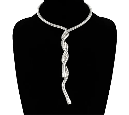 Glamorous Silver Geometric Twist Necklace Set