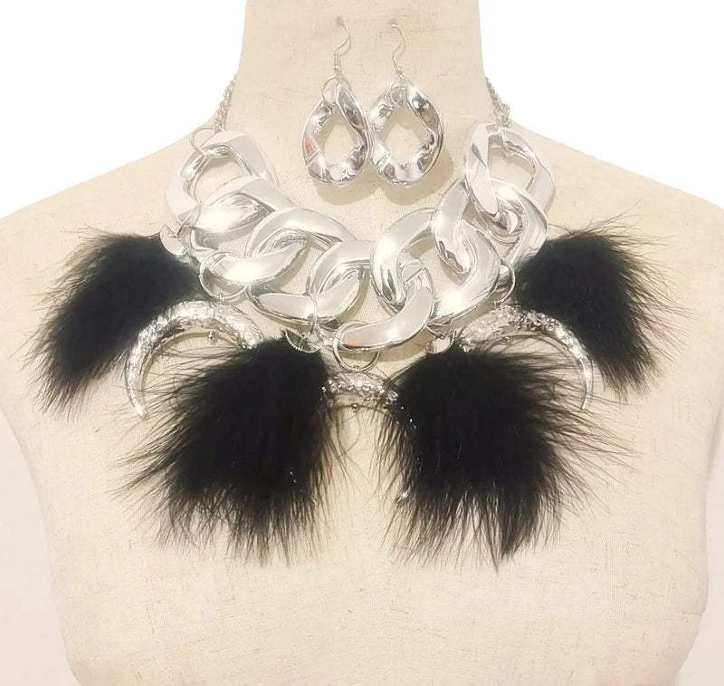 “One of a Kind” Silver Chunky Chain w/Black Feathered Fur Pendants Necklace Set