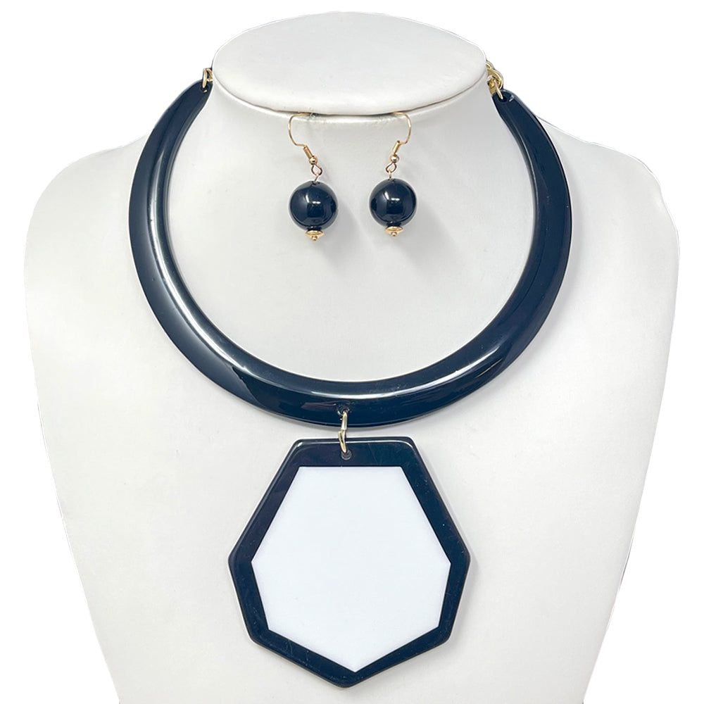 “Fun in the Sun” Black and White Geometric Pendant Choker Necklace Set