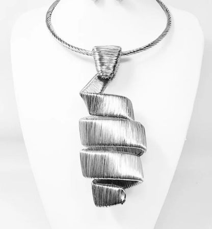 “Swirl Girl” Silver Metal Swirled Wire Pendant Necklace Set