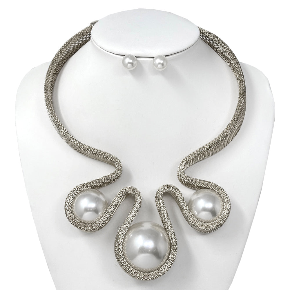 “AUBREY” SILVER MESH WIRED NECKLACE SET WITH CREAM PEARL DETAILS