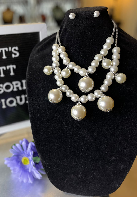 “SOPHIE” WHITE LAYERED PEARL SILVER NECKLACE SET