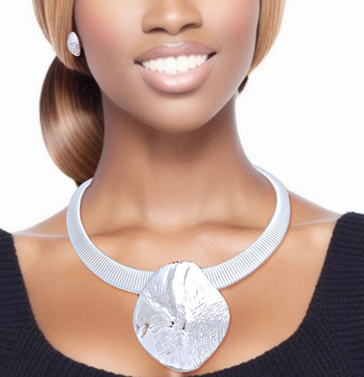 Silver Omega Chain Necklace Set with Textured Metal Pendant